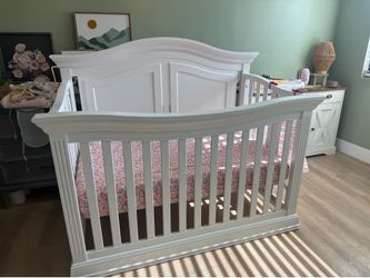 White baby crib