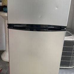 Refrijerador Mediano Para Apartamento O Espacios Pequenos