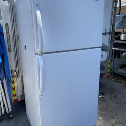 WHIRLPOOL REFRIGERATOR FREEZER UPRIGHT WHITE FREE DELIVERY 