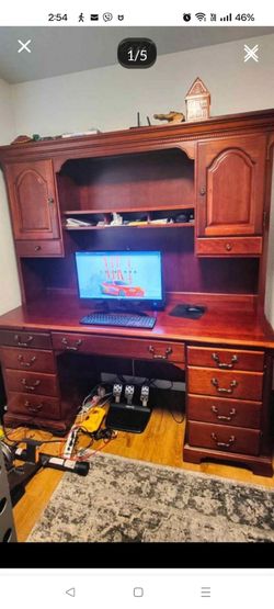 Nice sturdy computer desk with hutch