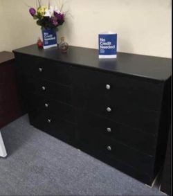 Eight drawers dresser