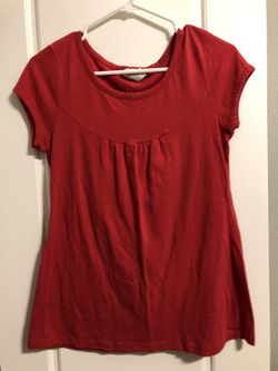 Women’s red top Medium