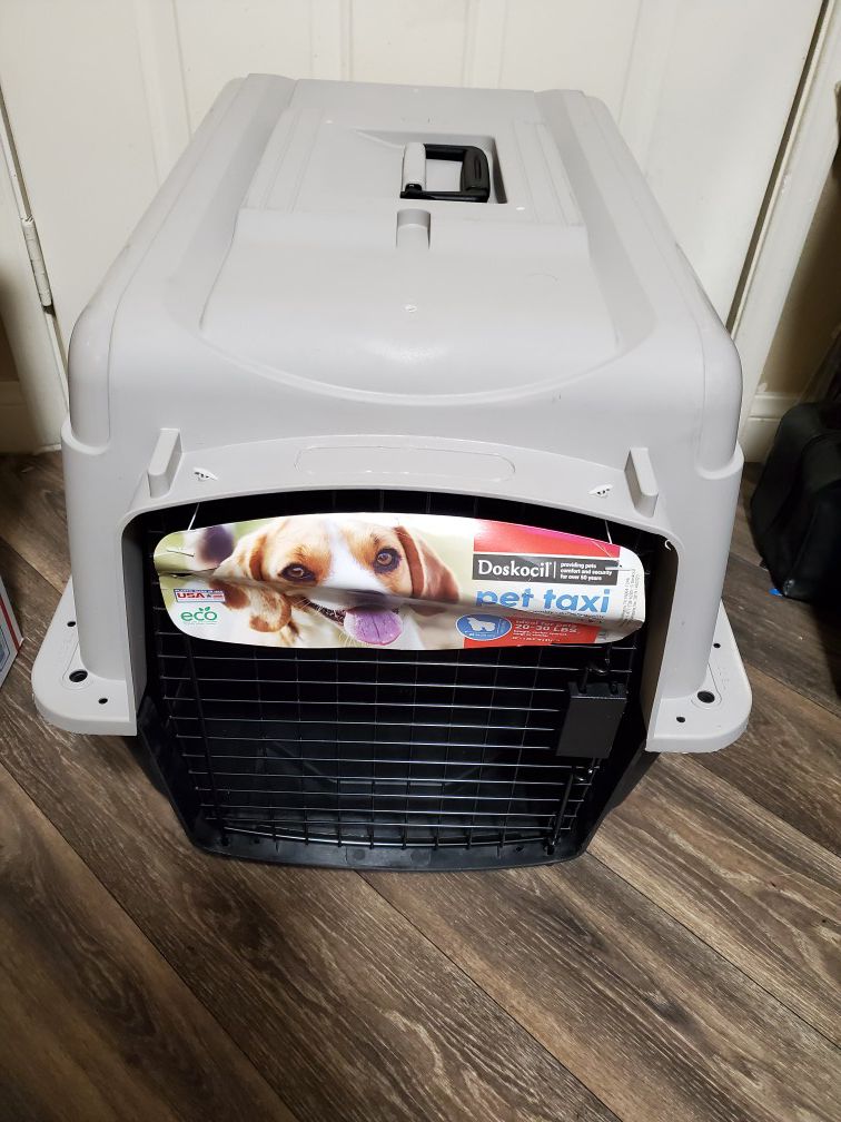 Brand New Medium Pet Taxi Dog Crate