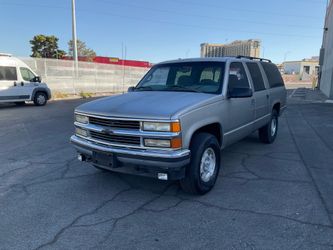 1999 Chevy suburban 4 wheel Drive $2800