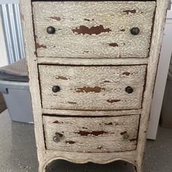 Small Dresser / Potato Barn 