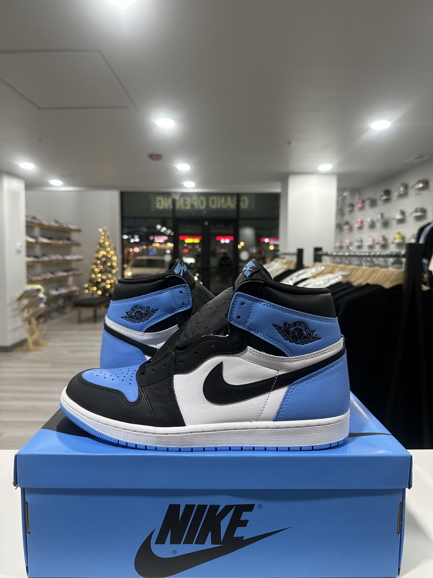 Brand New Jordan 1 Retro High OG UNC Toe size 12M