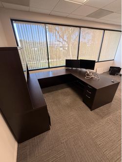 FREE Executive U Shaped Office Desk with Hutch