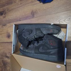 Jordan 1 Mid Size 8 Men $65