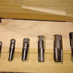 HANSON TAP & DIE SET.  1/8"NPT-1"NPT PIPE TAPS