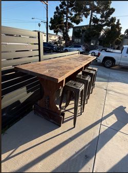 Bar table and 4 barstools