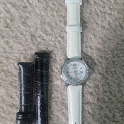 beautiful invicta women watch with brand new battery. (MUST SELL TODAY)