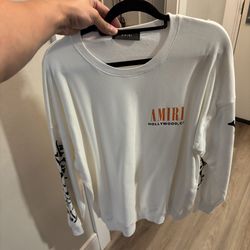 Men’s Sweater Size M/L