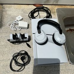 PLAY STATION 5 2 Controllers 