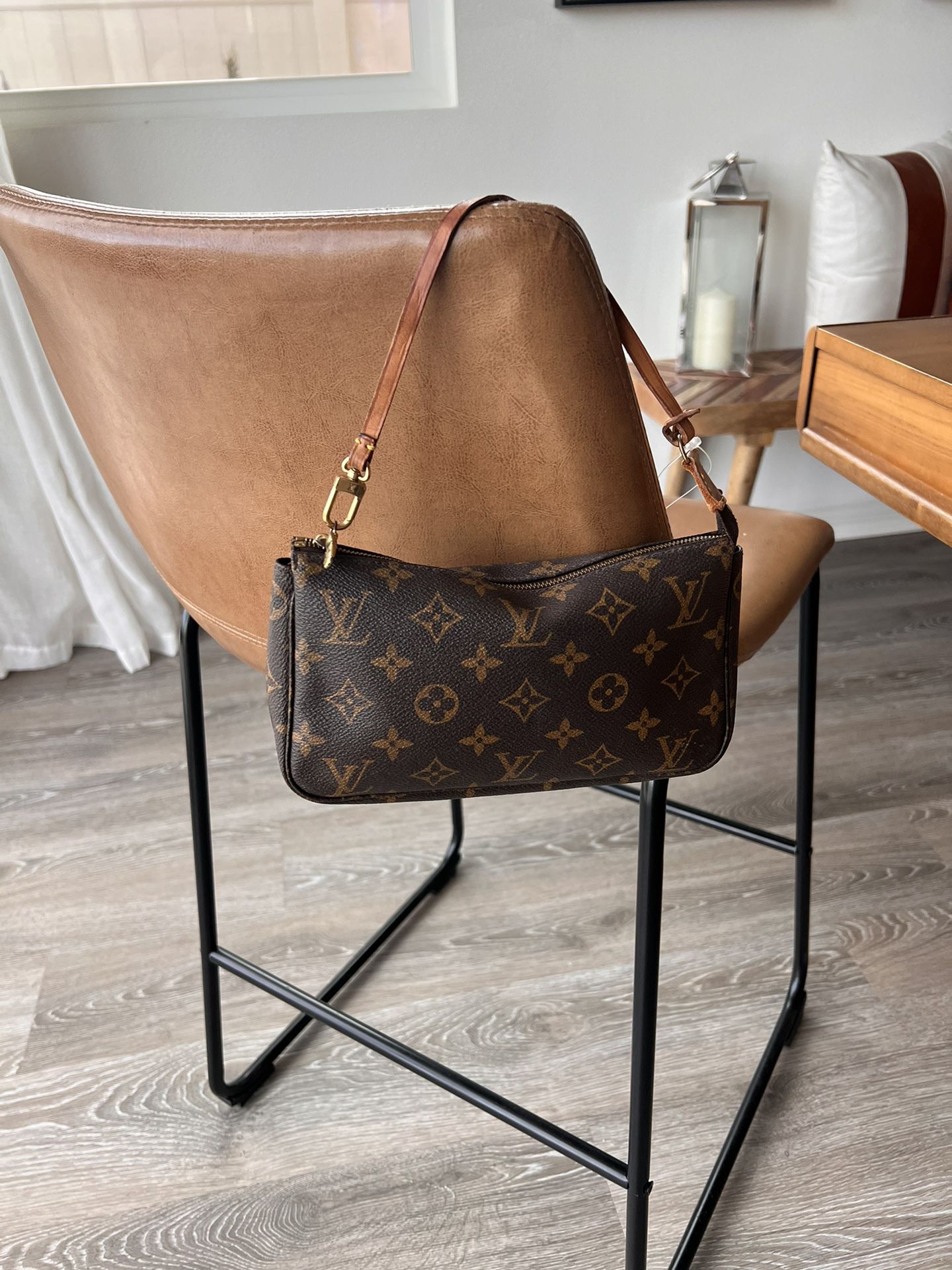 Authentic Louis Vuitton Red Pochette Bag NO LOW BALLERS, NEW for Sale in  Ontario, CA - OfferUp
