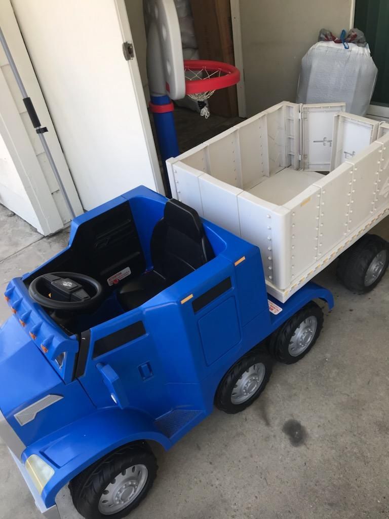 Kid Trax Semi-Truck and Trailer Ride-On Toy, Blue Like New!!