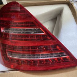 07-13 MERCEDES BENZ W221 S CLASS REAR DRIVER SIDE TAIL LIGHT $150