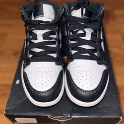 Nike Kids Mids Size 1y
