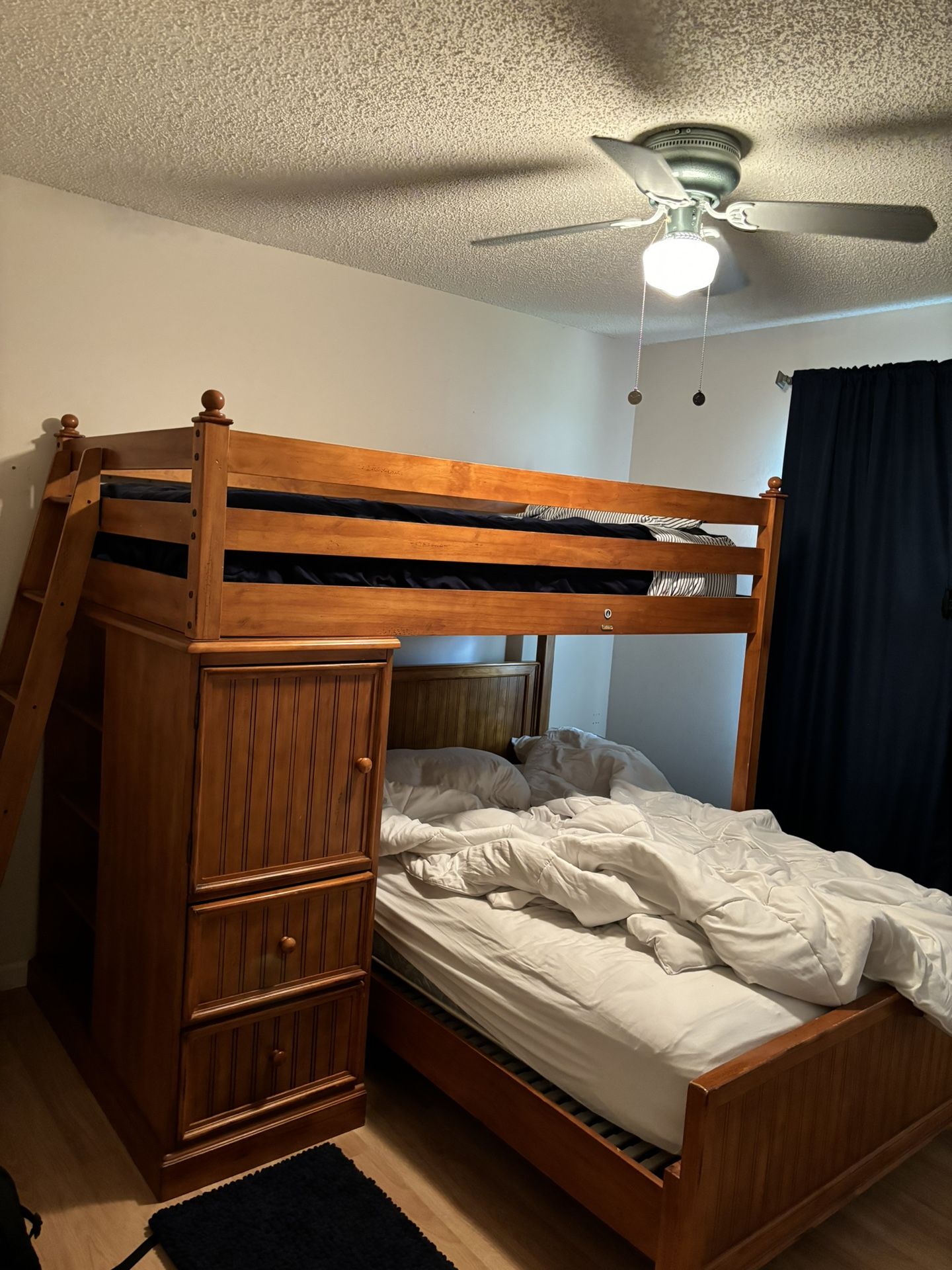 full bed/twin bunk bed 