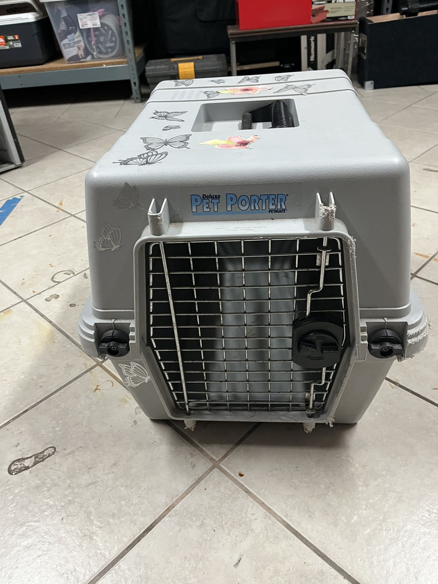 Medium dog portable crate