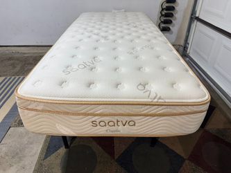 LIKE NEW! Saatva Classic Firm Twin XL Mattress - Delivery Available