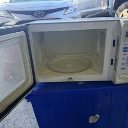 Magic Chef Microwave Oven