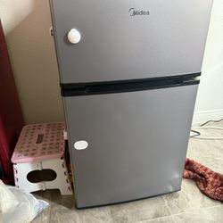Midea Mini Fridge