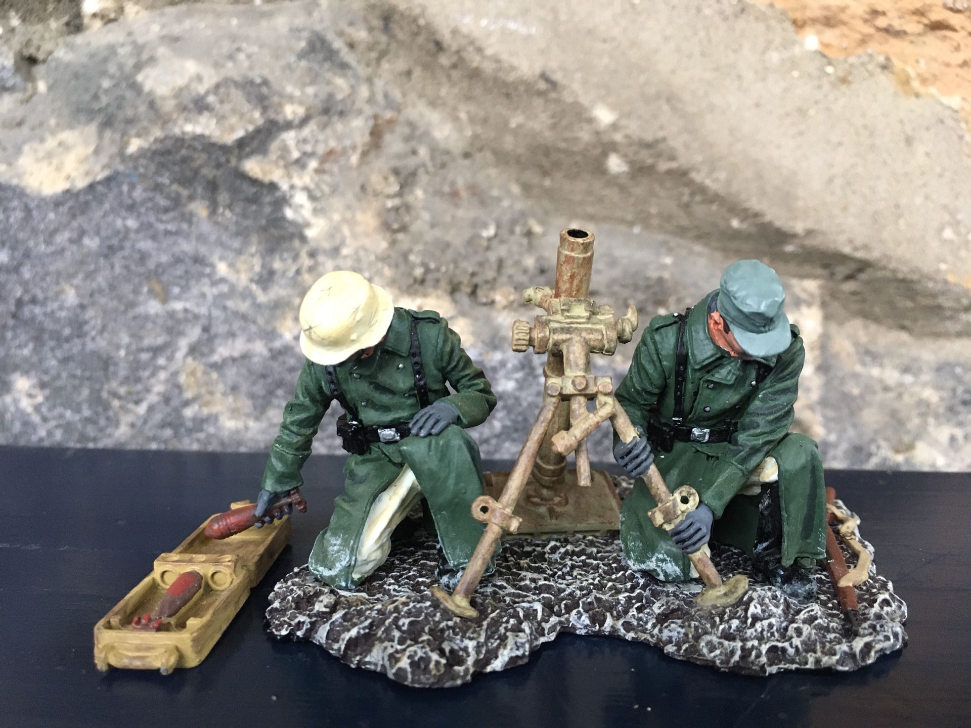 Thomas Gunn Miniatures Dual Bombers w/ Accessory Toy Soldiers