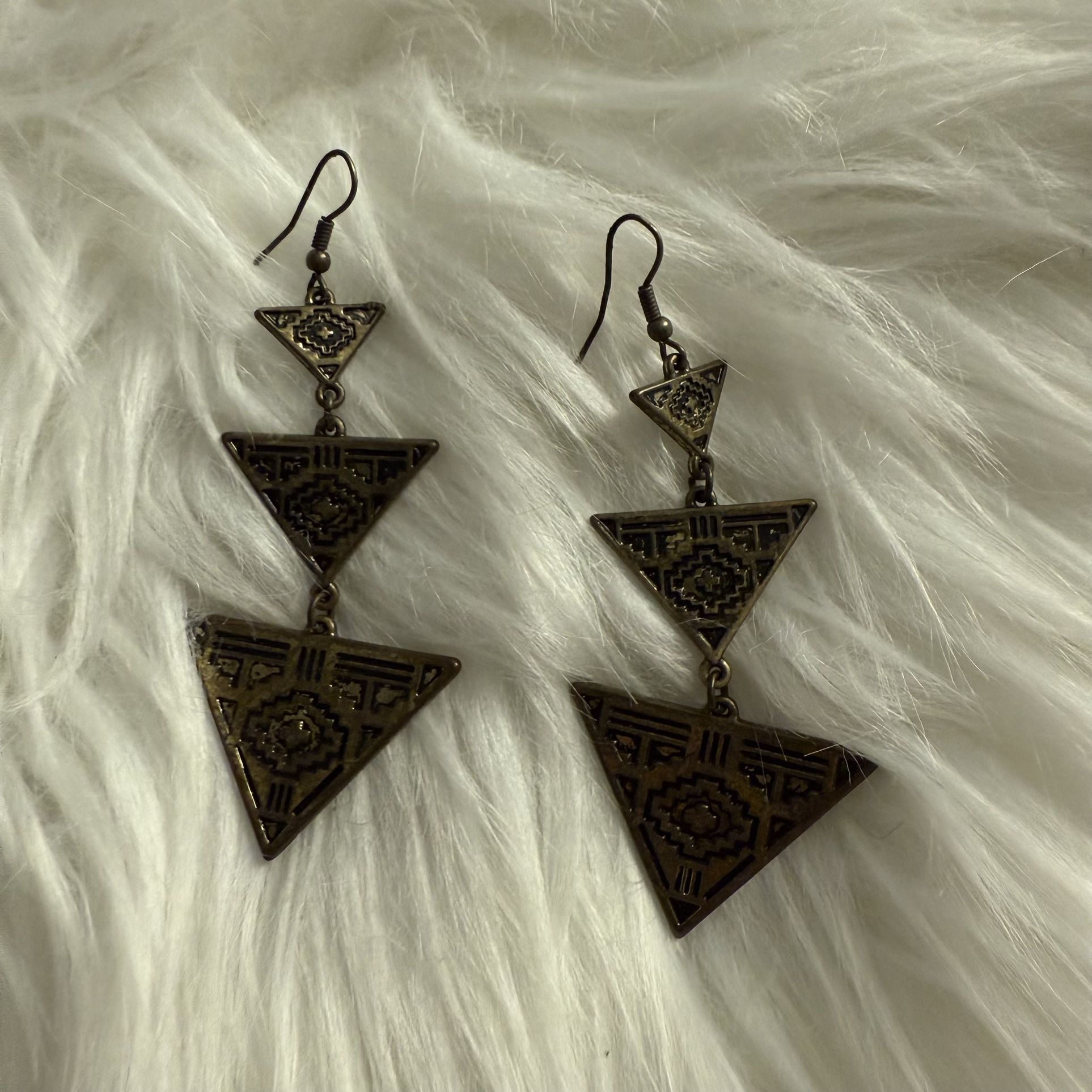 Toniq Pristin Pyramid Gold Drop Earrings