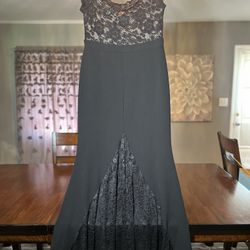 Windsor Fashion Long Black Lace Dress $10