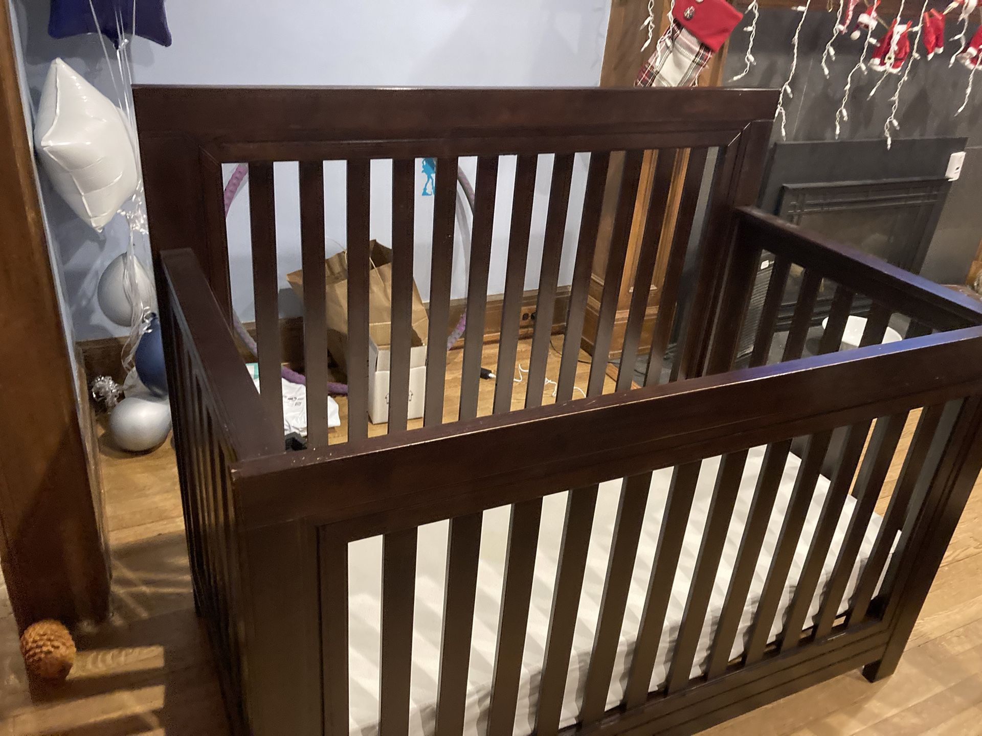 Convertible Crib/Toddler/Twin Bed