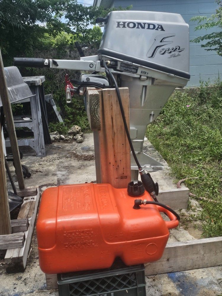 15hp 4 stroke Honda outboard motor with electric & pull start