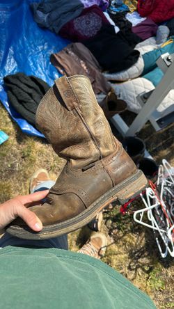 Size 11 men’s work boots. Ariat
