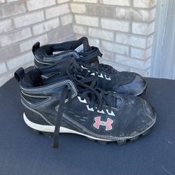 Under Armour Molded Spikes Size 2Y