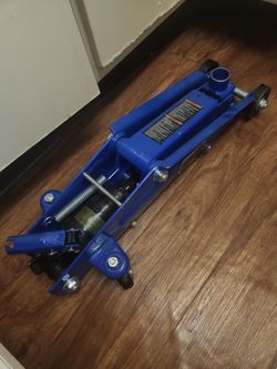 3 ton jack, barely used great condition!