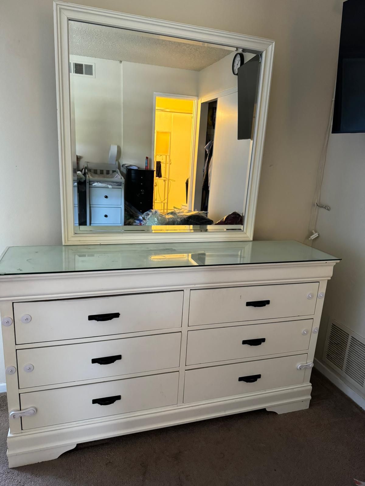 Dresser With 6 Drawers And Mirror