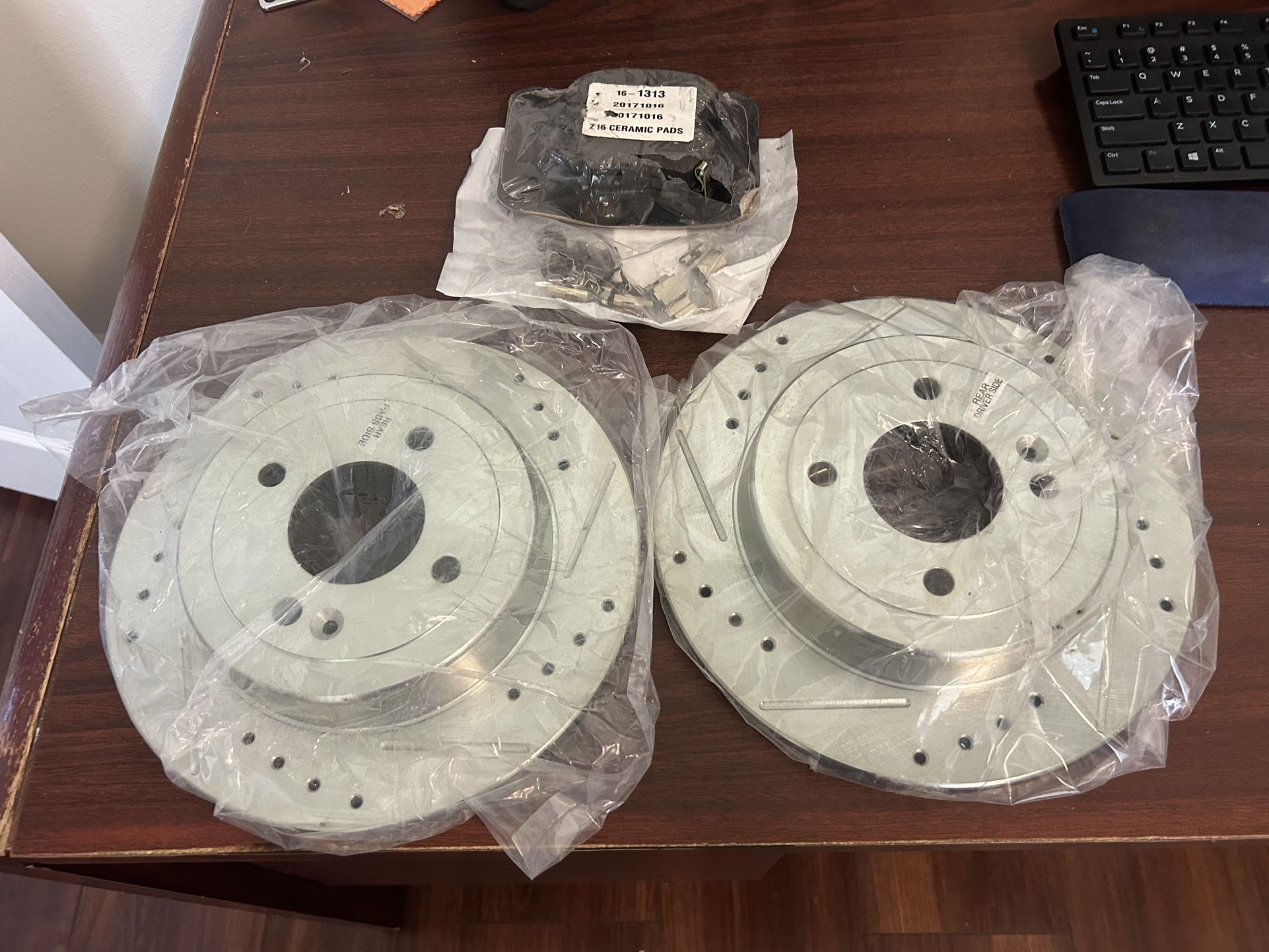 HYUNDAI ACCENT & RIO 2012 TO 2017 NEW REAR DRILLED DISC ROTORS & PADS