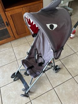 Collapsible shark stroller