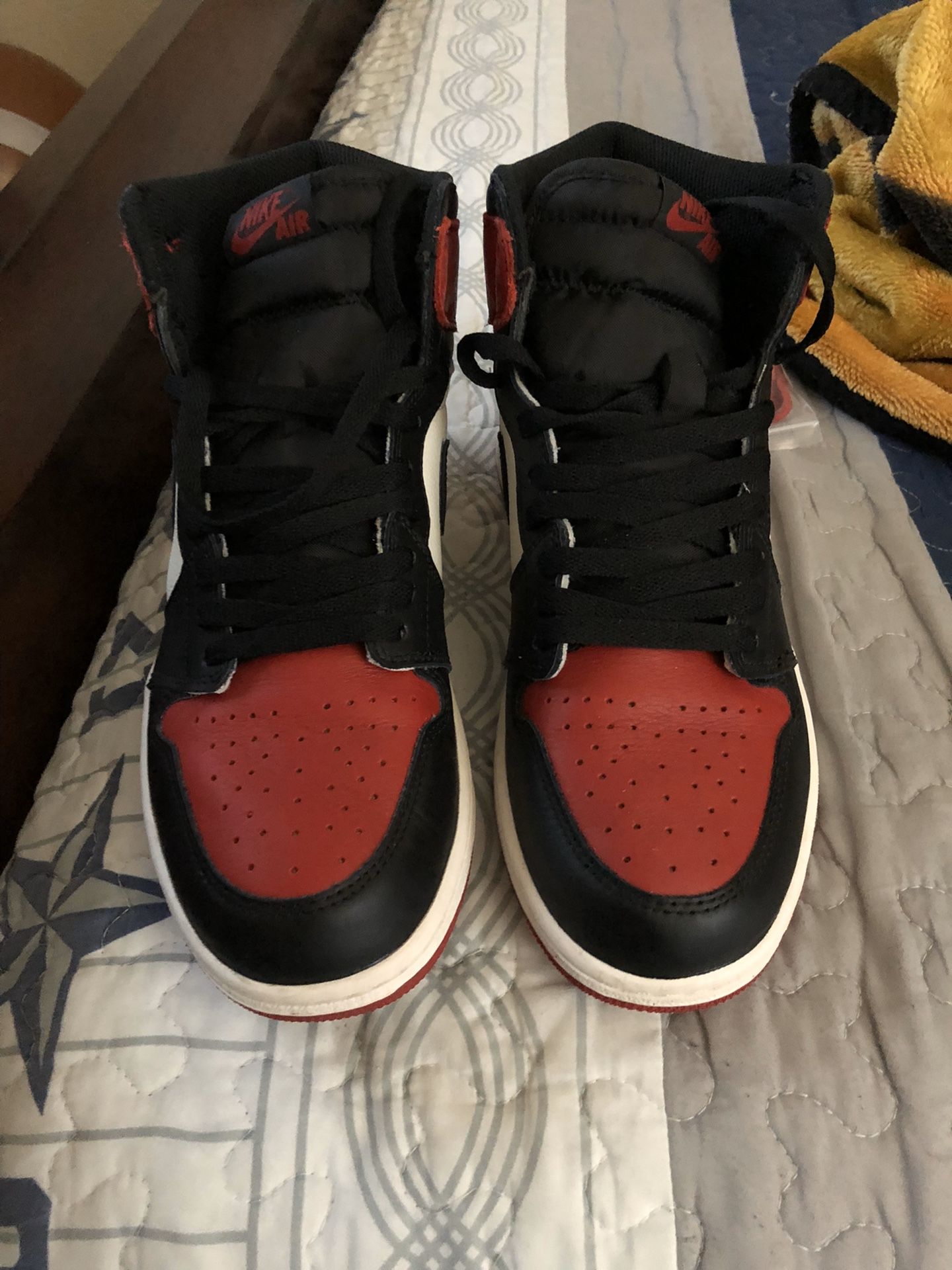 Air Jordan 1 bred toes