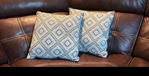 Decorative throw pillows