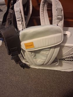 2 BRAND NEW BABY CARRIERS NEVER USED