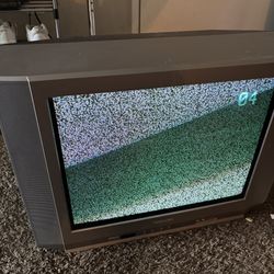 20af41 toshiba 20” CRT TV for gaming (no remote )