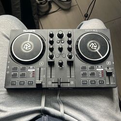 numark party mix Turntables 