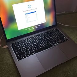 MacBook Air (2020, 13") - Great Condition (taking offers)