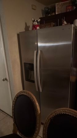 Samsung two  door refrigerator works great