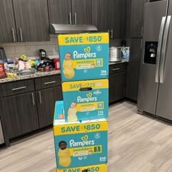 Diapers pampers Newborn of 174 diapers and size 1 of 210 diapers