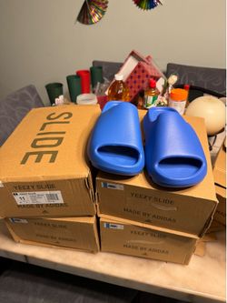 Yeezy Slides "Azure"
