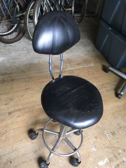 Salon rolling stool W/ back