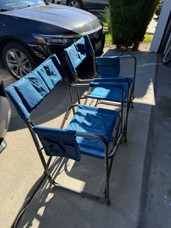 2 foldable camping chairs