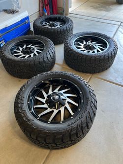 20’ rims on 33’ tires 6 lug universal