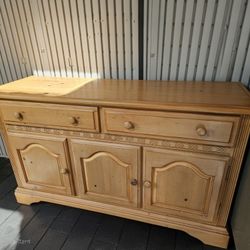 Wooden Dresser, Great Condtion Good Quality, Non Smoker